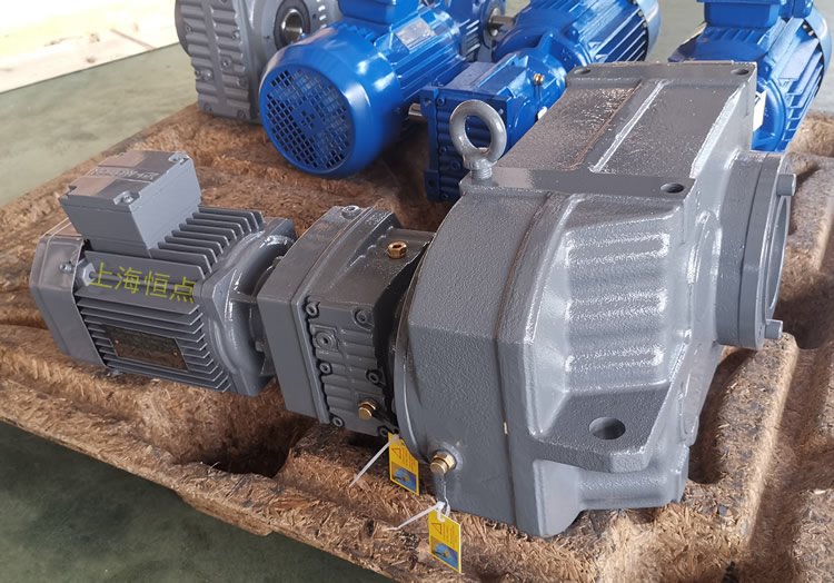  FAZ77R37雙級減速機，通孔+小法蘭輸出，實物圖如下