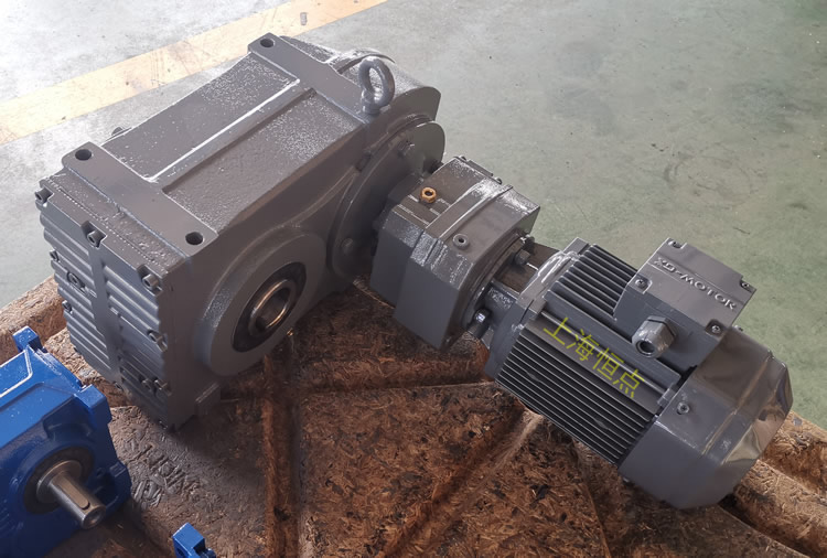  FAZ77R37雙級減速機，通孔+小法蘭輸出，實物圖